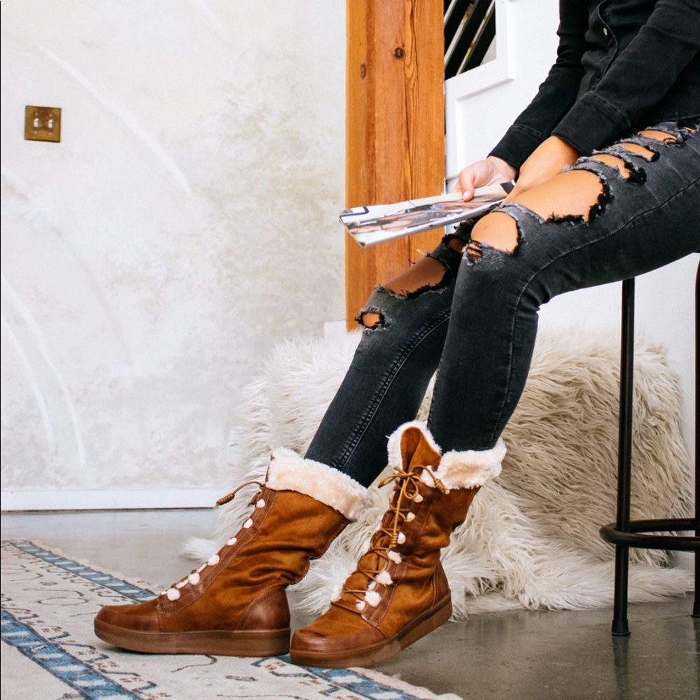 🔥LAST ONE SIZE 10🔥 Ankle Grazing  Boot - Picture 2 of 5